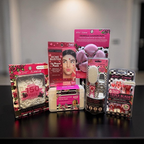 Betsey Johnson NWT Gift Set of 6 Beauty Tool Collection Shavers Flossers Pads